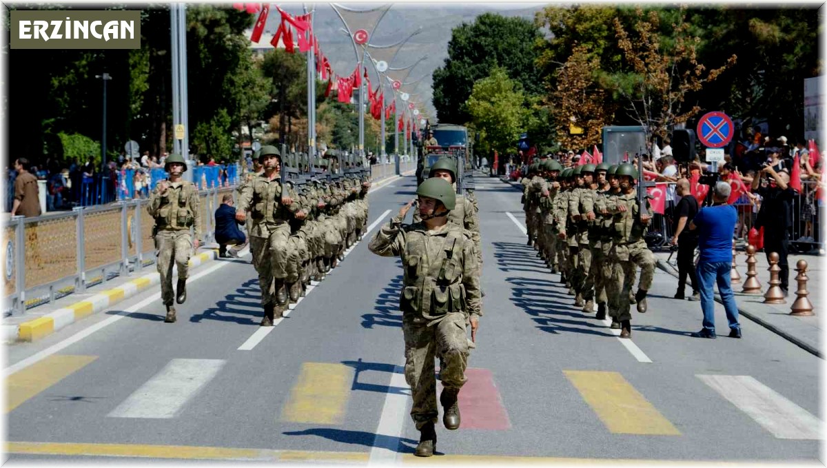 Erzincan'da Zafer Bayramı coşkusu yaşandı
