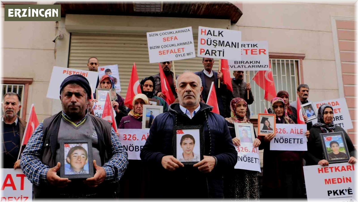 Erzincan'dan giden iki aile Diyarbakır annelerinin oturma eylemine katıldı