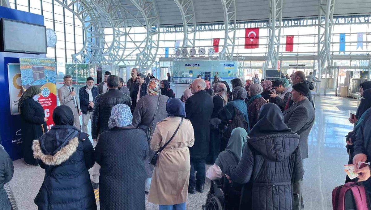 Erzincan'dan umre yolcuları dualarla uğurlandı