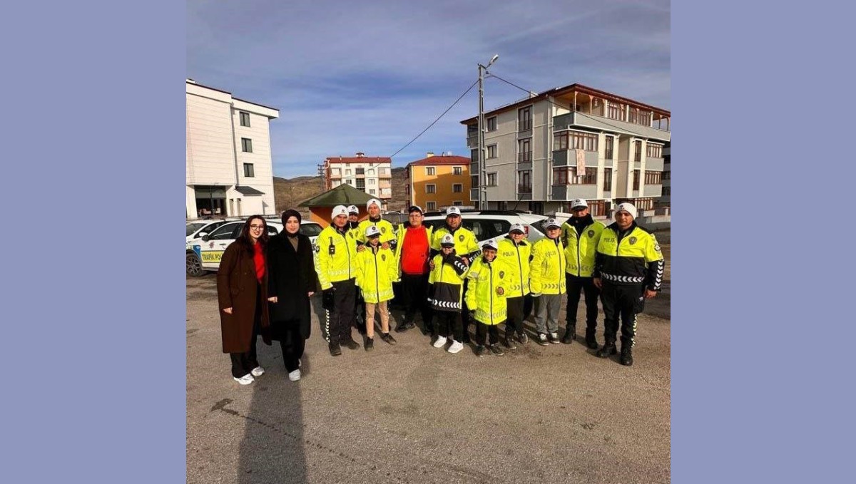 Erzincan Emniyetinden Engelliler Günü'nde öğrencilere özel trafik etkinliği