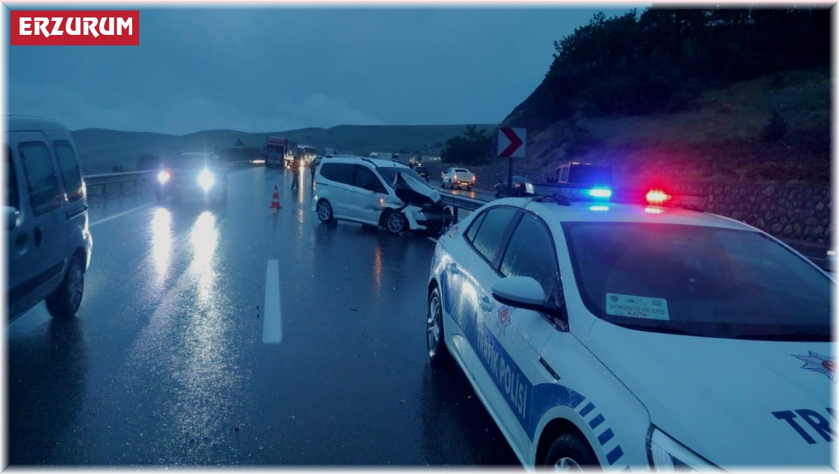 Erzincan-Erzurum karayolunda zincirleme kaza: 1 yaralı