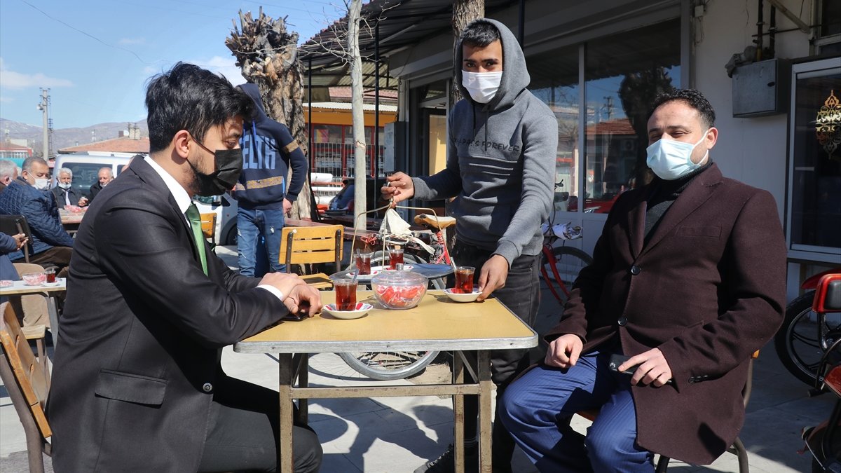 Erzincan esnafı, kontrollü normalleşmeyle işletmelerinin kapılarını müşterilerine açtı