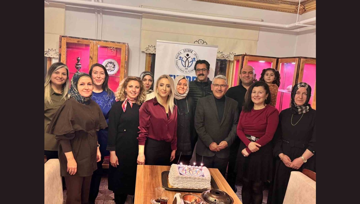 Erzincan EYUDER'den Öğretmenler Günü ve 2026 Planlama Toplantısı