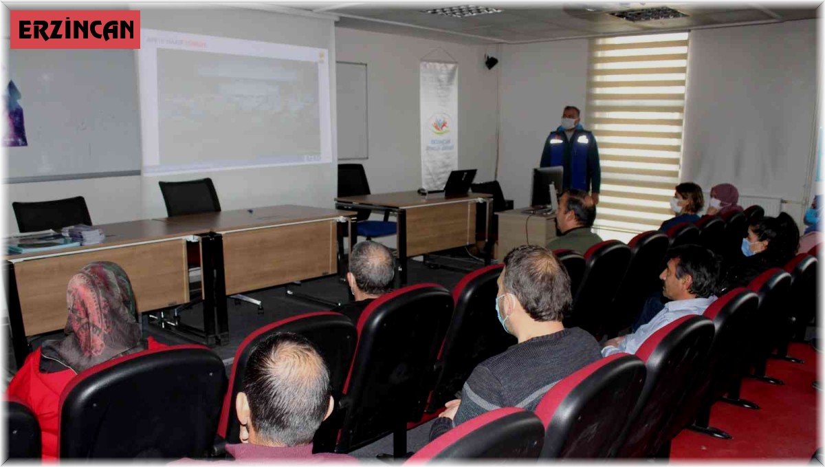 Erzincan Gençlik Merkezi personeline afet bilinci eğitimi verildi