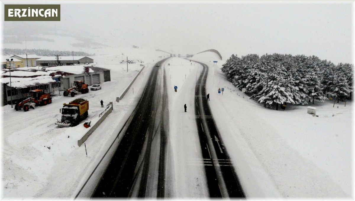 Erzincan'ı çevreleyen dağlar beyaza büründü