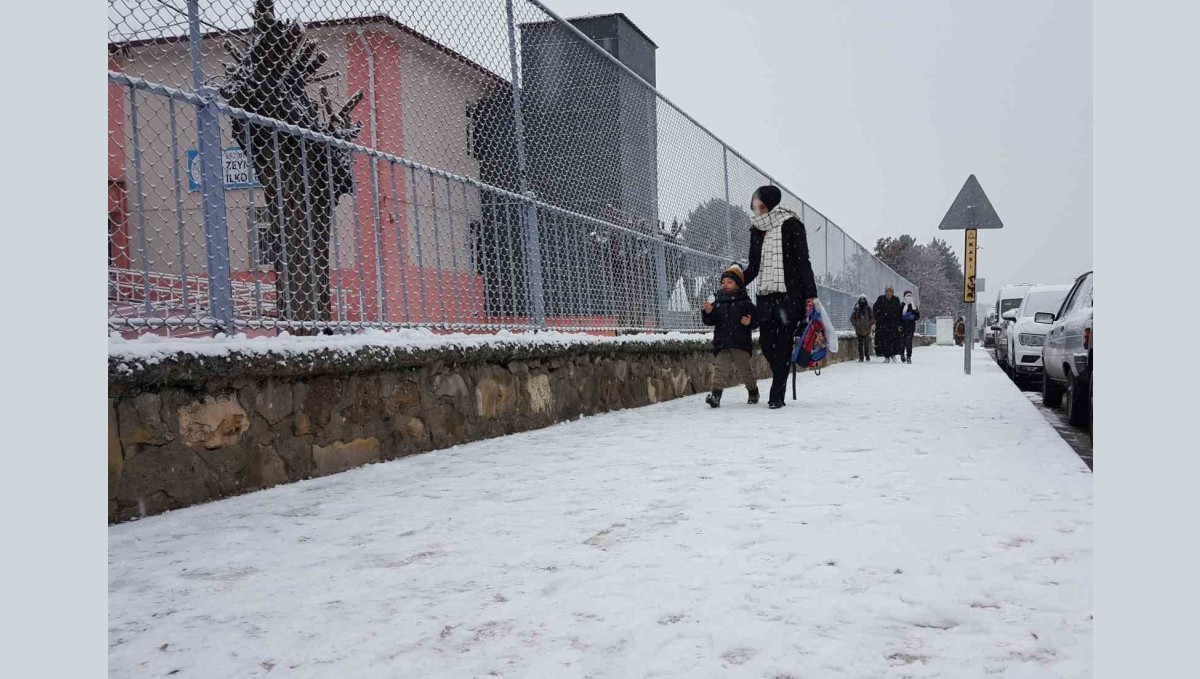 Erzincan ilkbaharda kışı yaşıyor