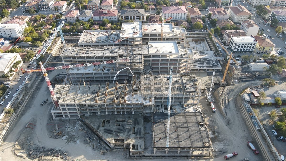 Erzincan'ın 'akıllı hastanesi'nin inşaatı yükseliyor