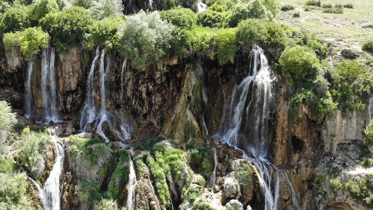 Erzincan'ın doğa harikası alanları misafirlerini ağırlamaya başladı