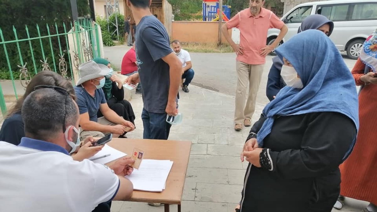 Erzincan'ın köylerinde Covid-19 aşılaması devam ediyor