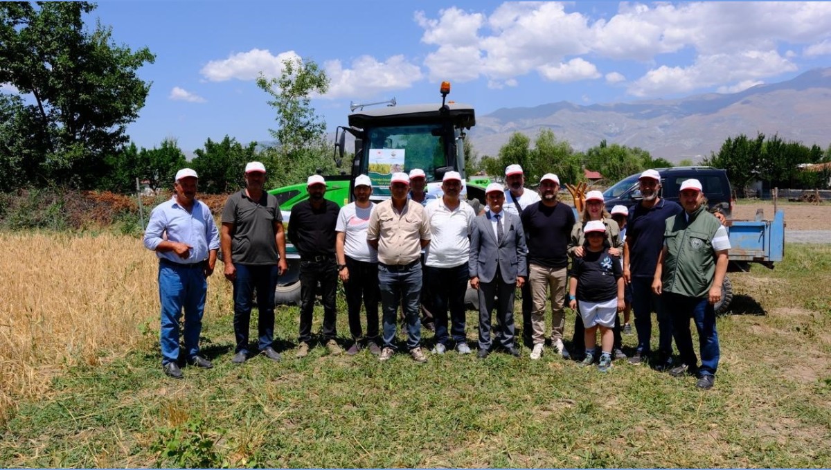 Erzincan'ın Mahmutlu köyünde tarla günü düzenlendi