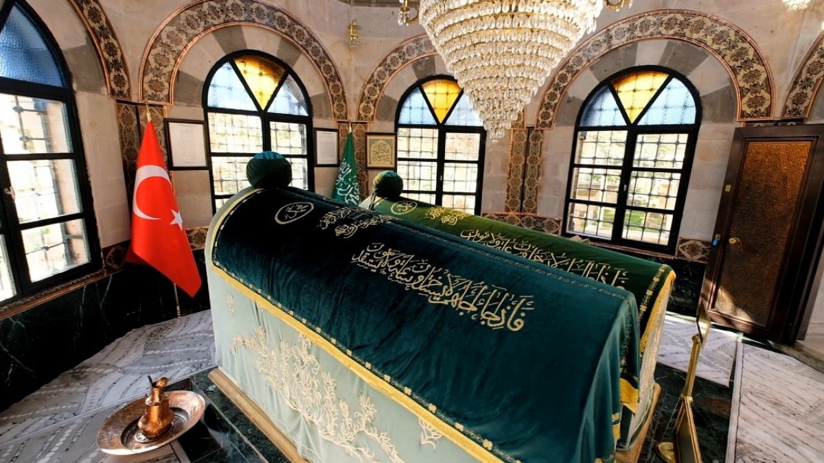 Erzincan'ın manevi meknlarından Terzibaba havadan görüntülendi