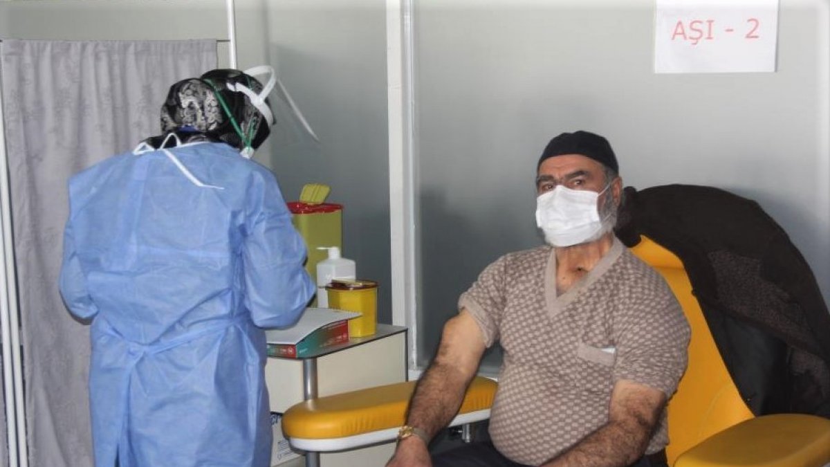 Erzincan'ın tüm ilçelerinde Biontech aşısı uygulanmaya başlandı