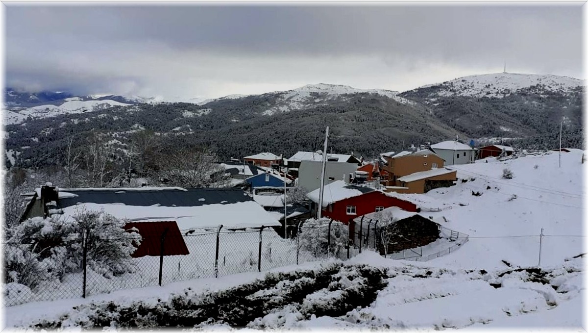 Erzincan'ın yüksek kesimleri kardan beyaza büründü