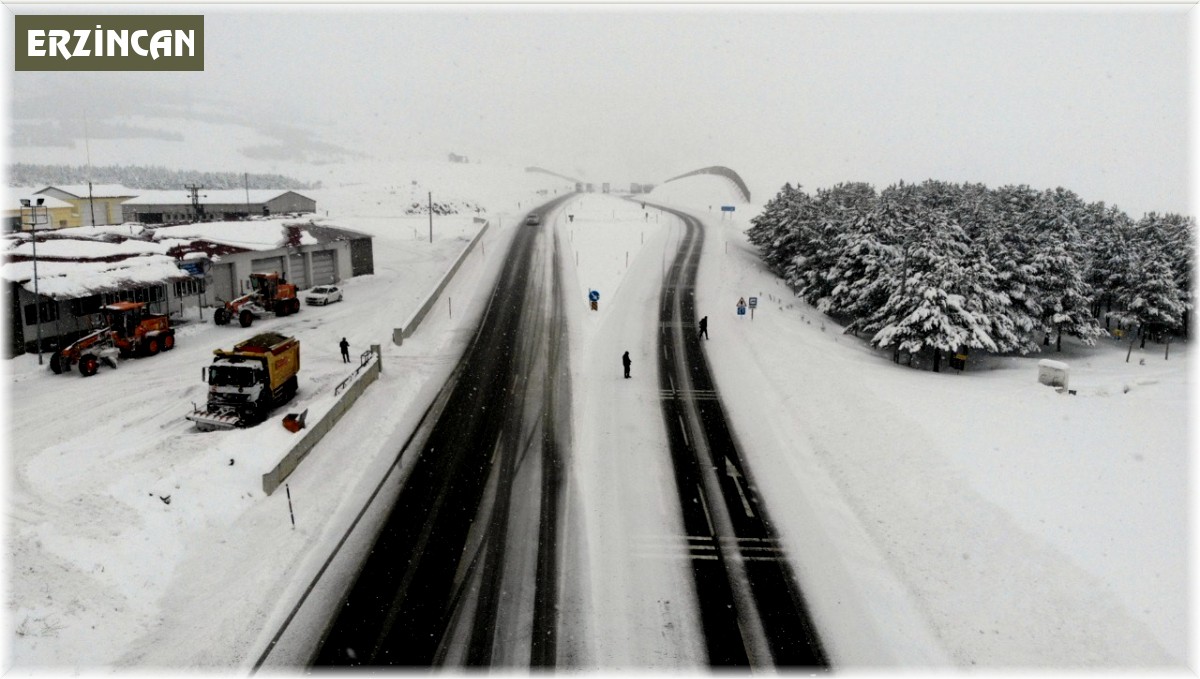 Erzincan'ın yüksek kesimlerinde kar yağışı etkisini artırdı