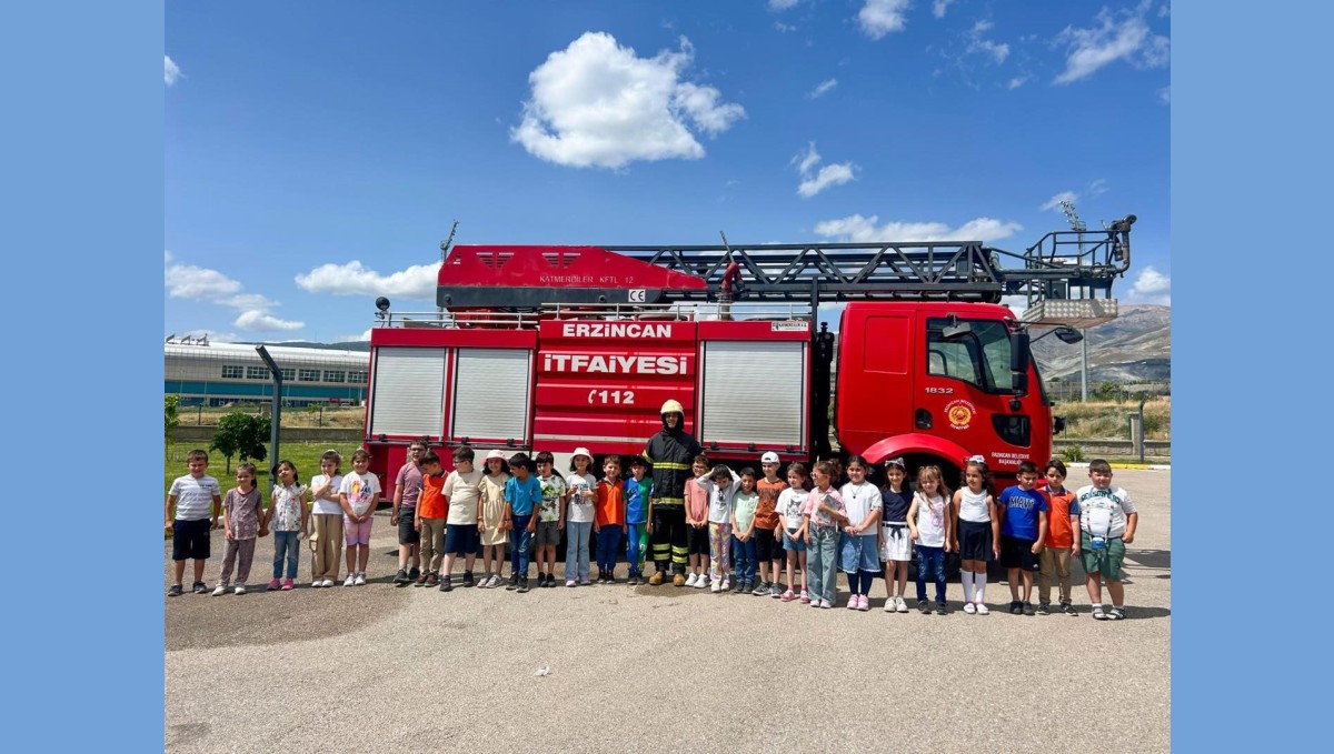 Erzincan İtfaiye Müdürlüğü minik öğrencileri ağırladı
