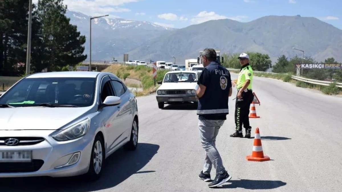 Erzincan polisi 6 ayda, aranan 571 kişiyi yakaladı