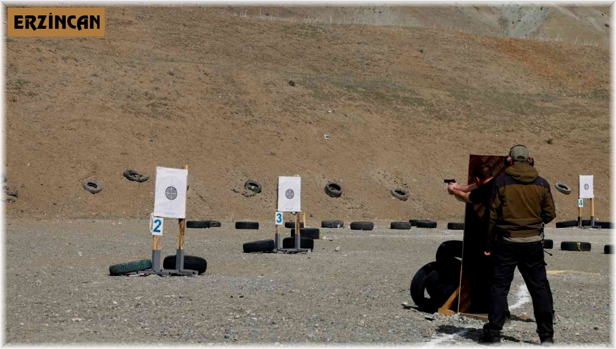 Erzincan polisi poligonda hedefe nişan aldı