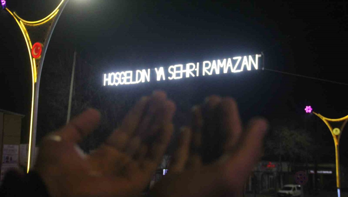 Erzincan Ramazan'a ışıklarla "hoş geldin" dedi
