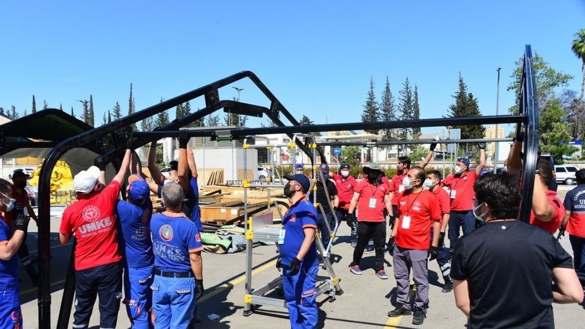 Erzincan UMKE, Adana'da düzenlenen Ağır İklim Sahra Hastanesi kurulum eğitimine katıldı