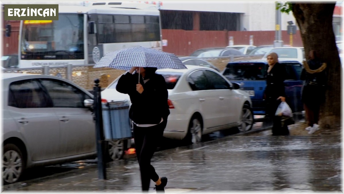 Erzincan yağmura teslim oldu