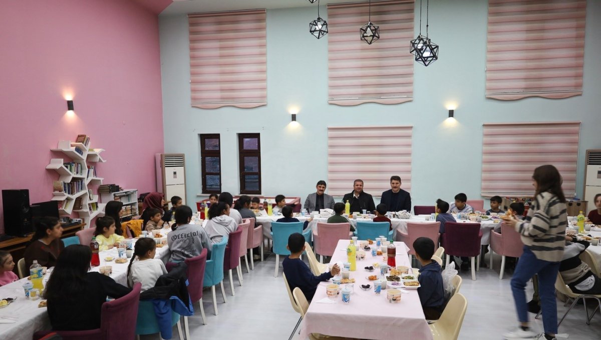 Erzincan’da çocuk evlerinde kalan çocuklarla iftar programı düzenlendi