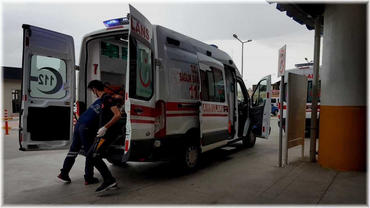 Erzincan’da otomobil ile minibüs çarpıştı: 9 yaralı