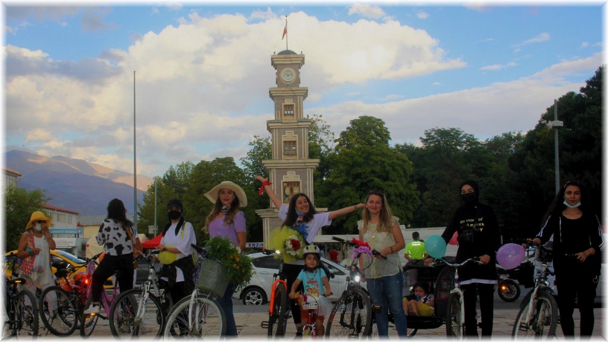 Erzincan’da ’Süslü Kadınlar Bisiklet Turu’ düzenlendi