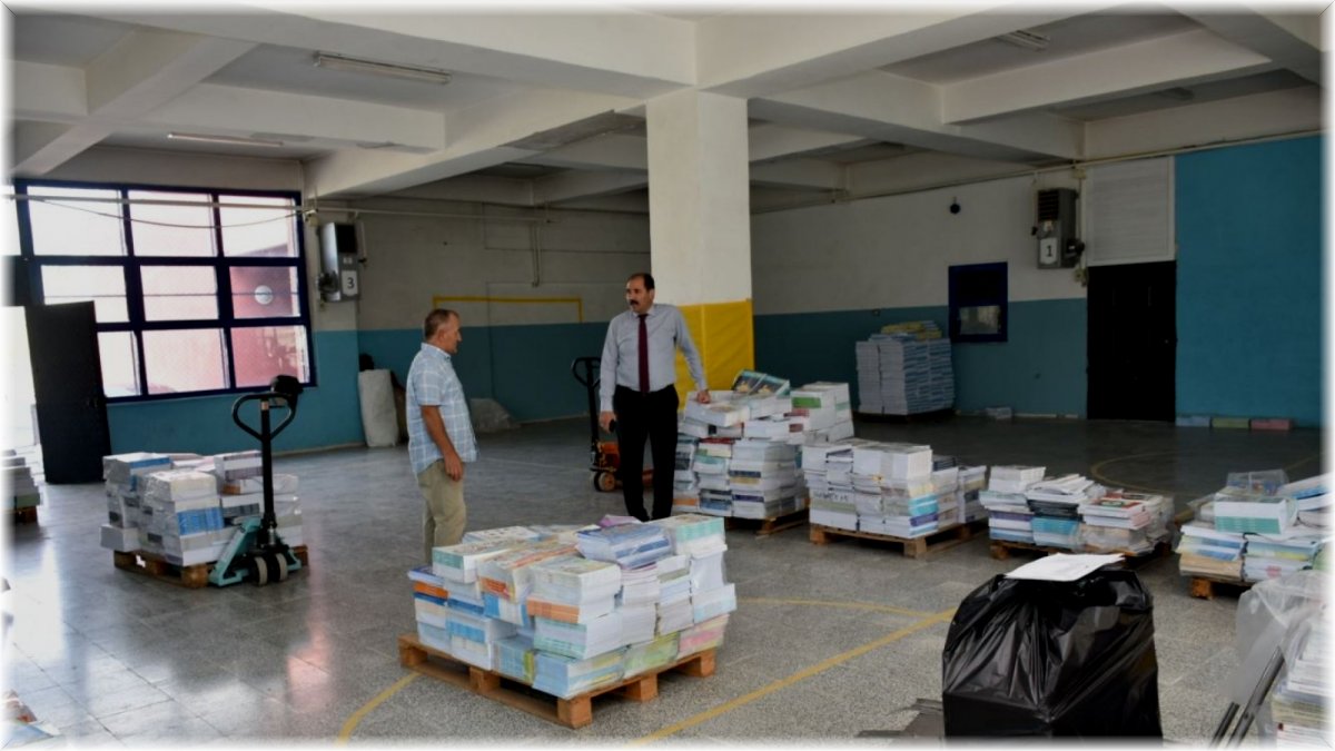 Erzincan’da ücretsiz ders kitabı dağıtımı başladı