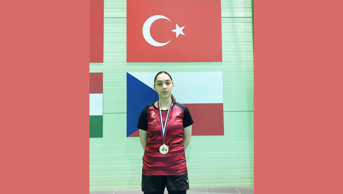 Erzincanlı badmintoncu Slovakya'da altın madalya kazandı