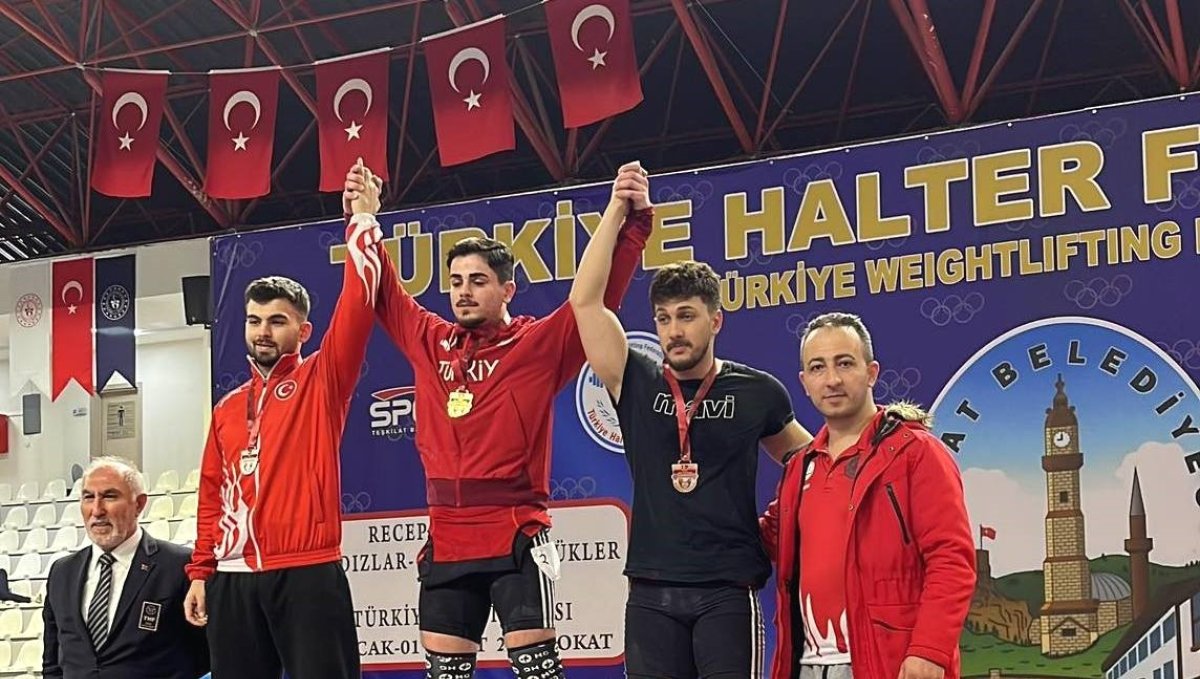 Erzincanlı halterci Özbay Türkiye üçüncüsü oldu
