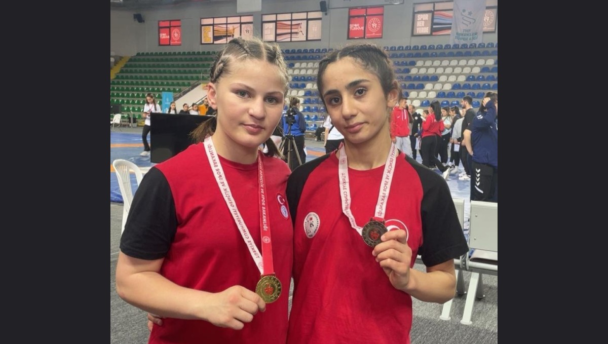 Erzincanlı ortaokullu güreşçiden Türkiye Şampiyonluğu