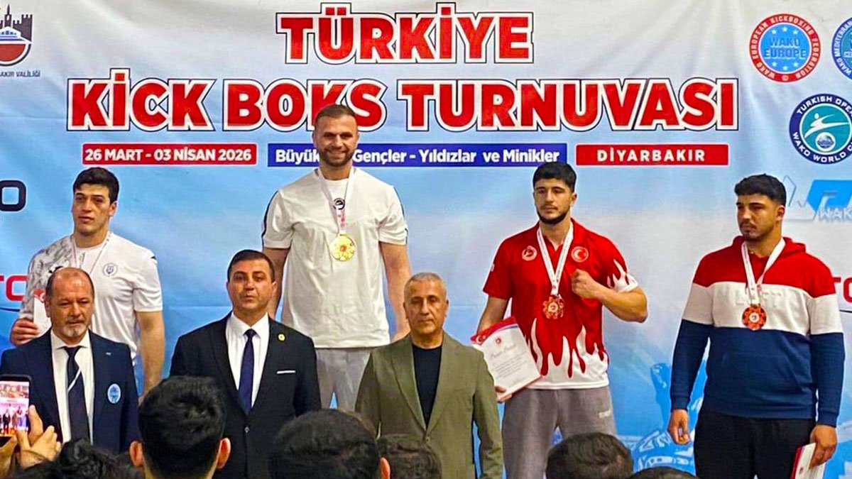 Erzincanlı sporcu Caner Demir, Kick Boks Türkiye Şampiyonası’nda üçüncü oldu