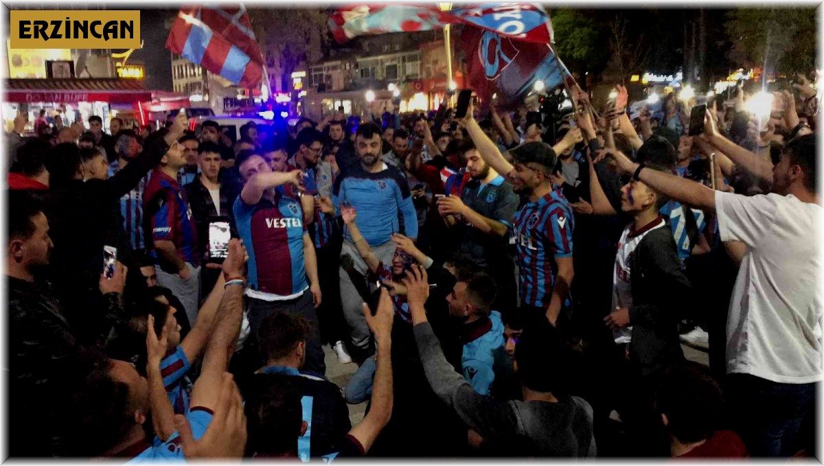 Erzincanlılar Trabzonspor'un şampiyonluğunu coşkuyla kutladı