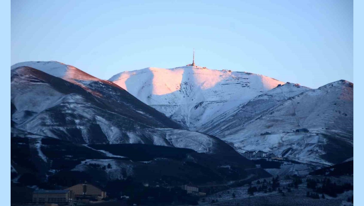 Erzurum'a kar geliyor