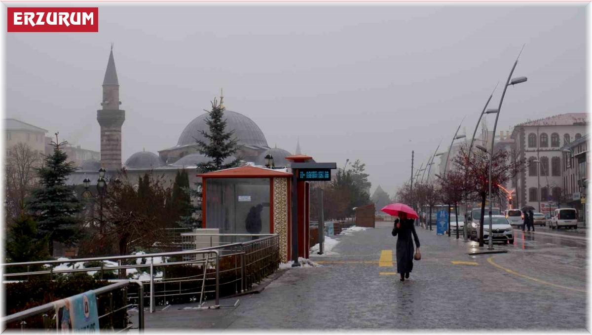 Erzurum'a yağış yağmur ve sisle geri döndü