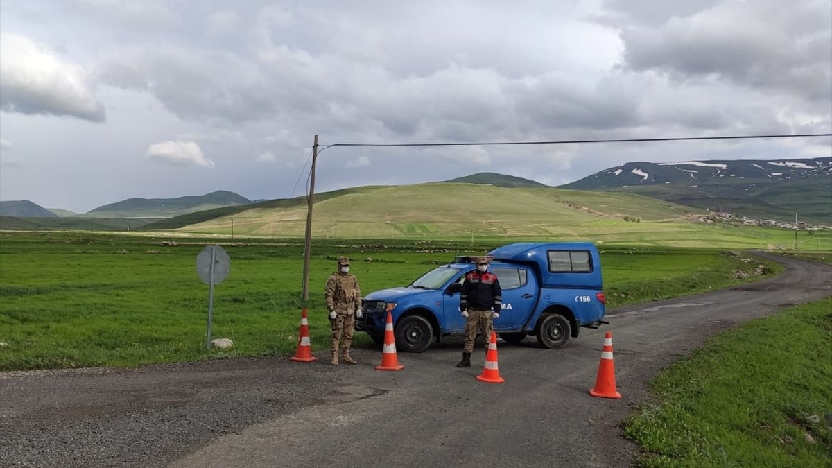 Erzurum'a yurt dışından gelen Kovid-19'lu 2 işçi yüzünden bir mahalle karantinaya alındı