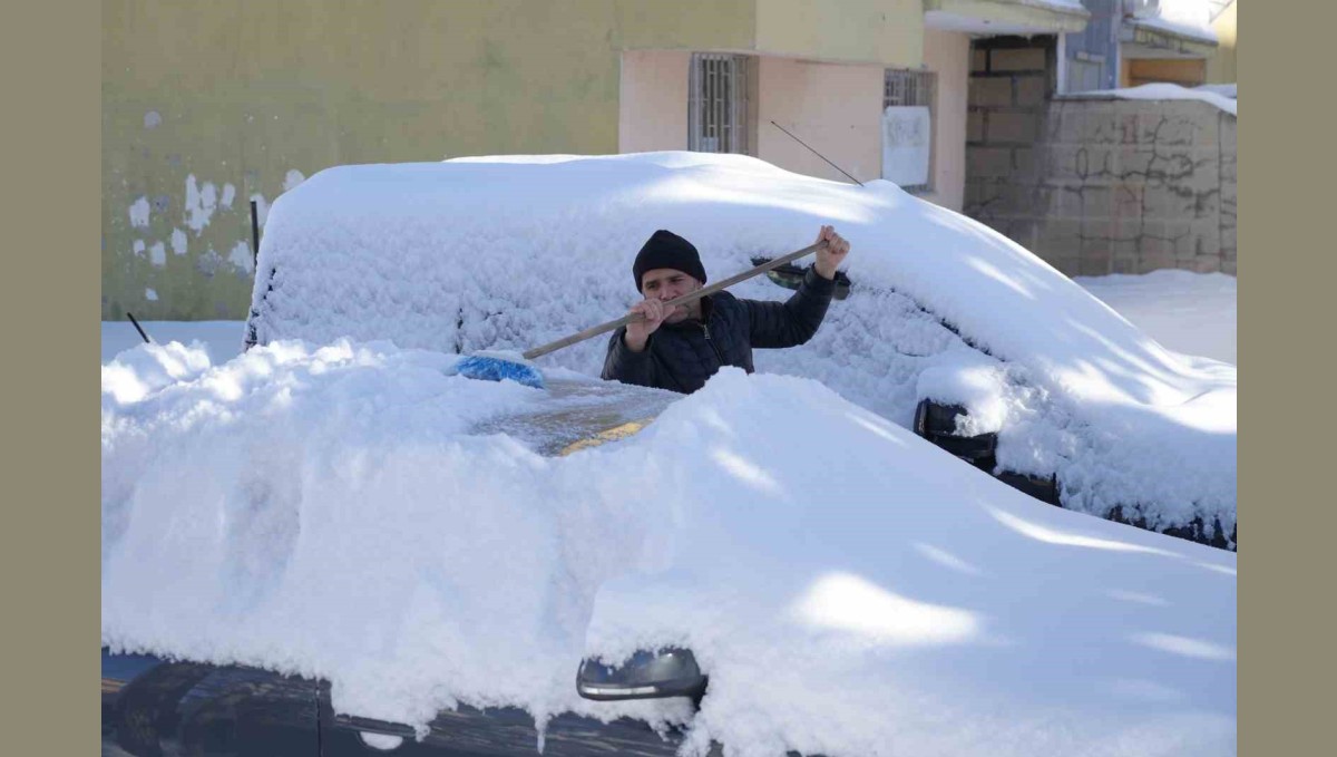Erzurum beyaz örtüsüne büründü