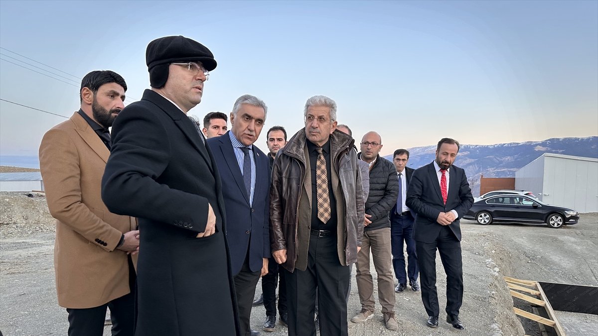 Erzurum'da 1000 öğrenciye kışlık giysi yardımı yapıldı