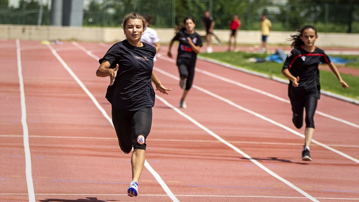 Erzurum'da "23 Temmuz Erzurum Kongresi Atletizm Koşusu" düzenlendi