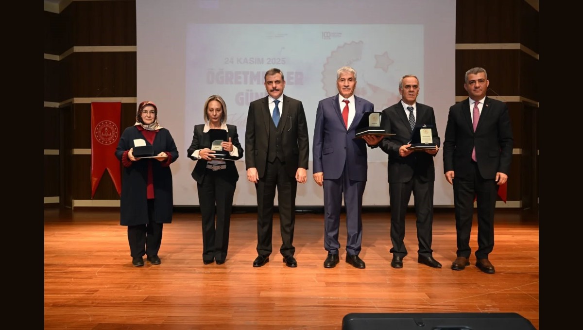 Erzurum'da 24 Kasım Öğretmenler Günü kutlaması