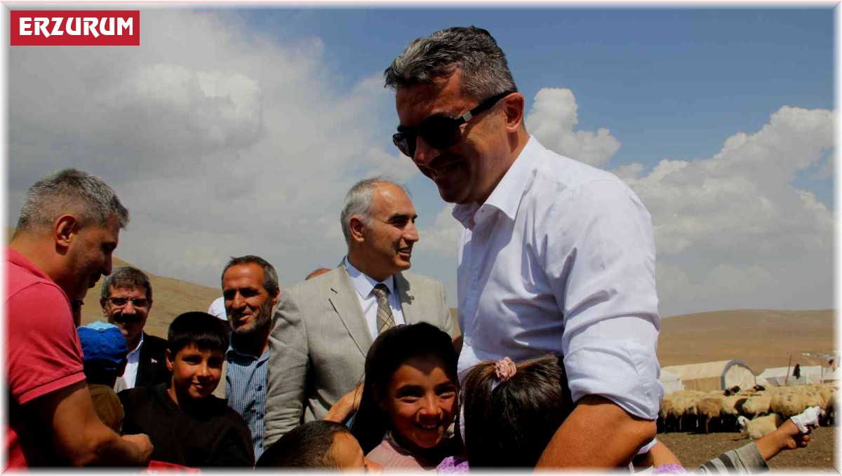 Erzurum'da 300 hane ile oba hayatı yaşayan göçerler 20 bin hayvana bakıyor