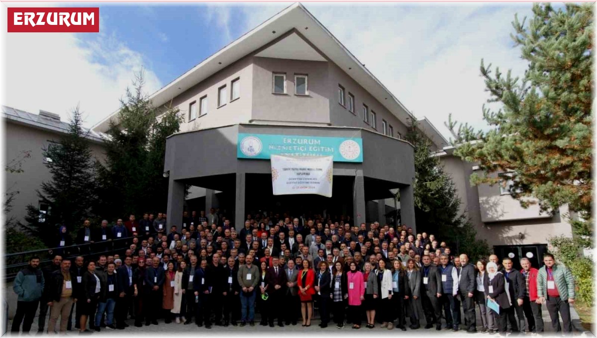 Erzurum'da 300 okul yöneticisine "Türkiye Yüzyılı Maarif Modeli" anlatılıyor