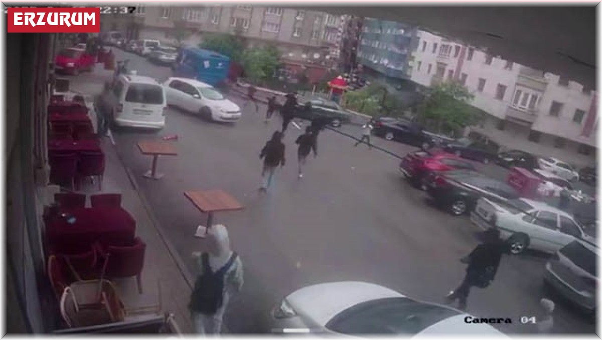 Erzurum'da bıçaklı kavga güvenlik kameralarına yansıdı