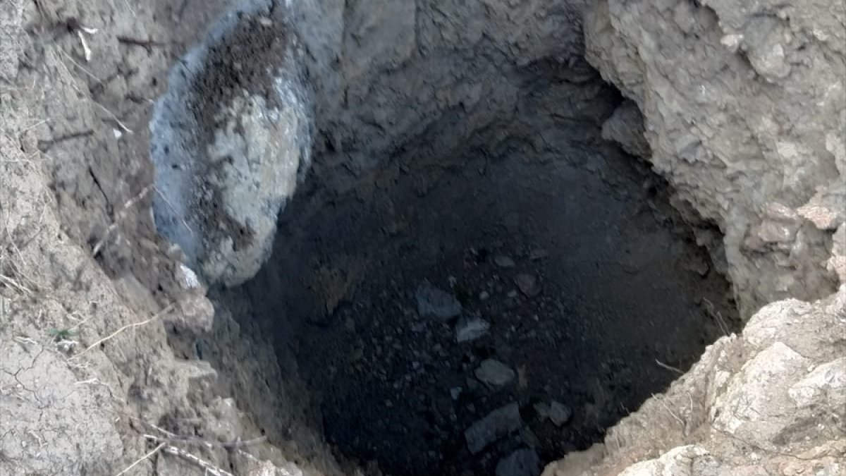 Erzurum'da bir şehide ait olduğuna inanılan mezar definecilerin hedefi oldu