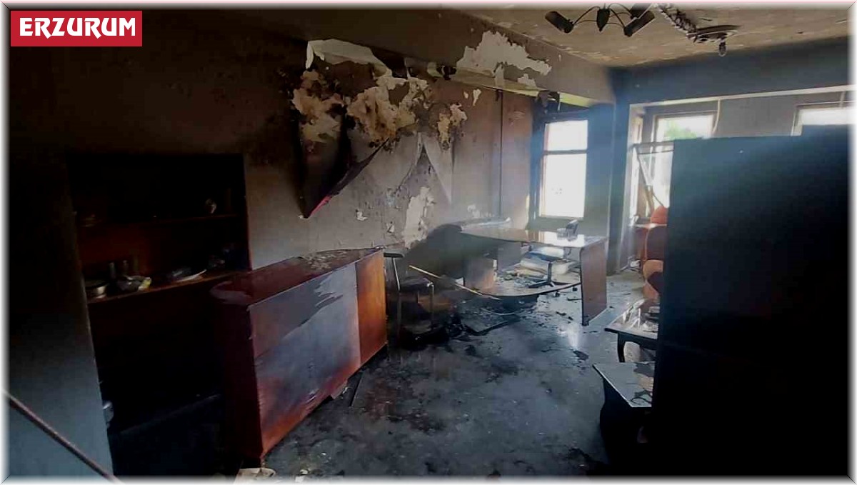 Erzurum'da büro yangını paniğe neden oldu