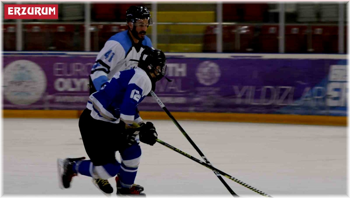 Erzurum'da buz hokeyi heyecanı sürüyor