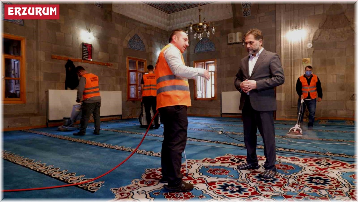 Erzurum'da camilerde Ramazan temizliği