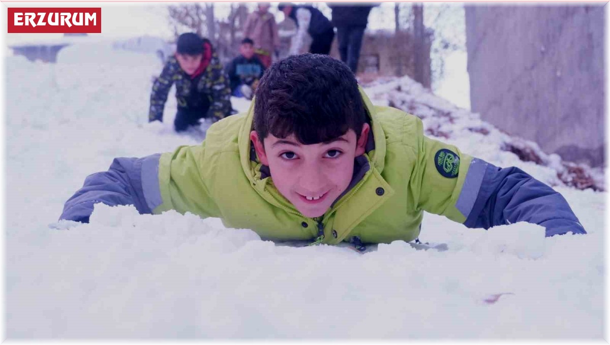 Erzurum'da çocukların kartopu savaşı