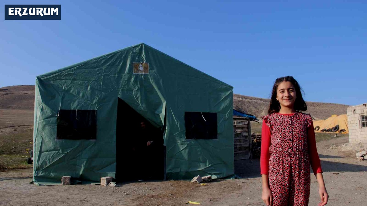Erzurum'da deprem bölgesinde hayvanlar için çadırlar kuruldu