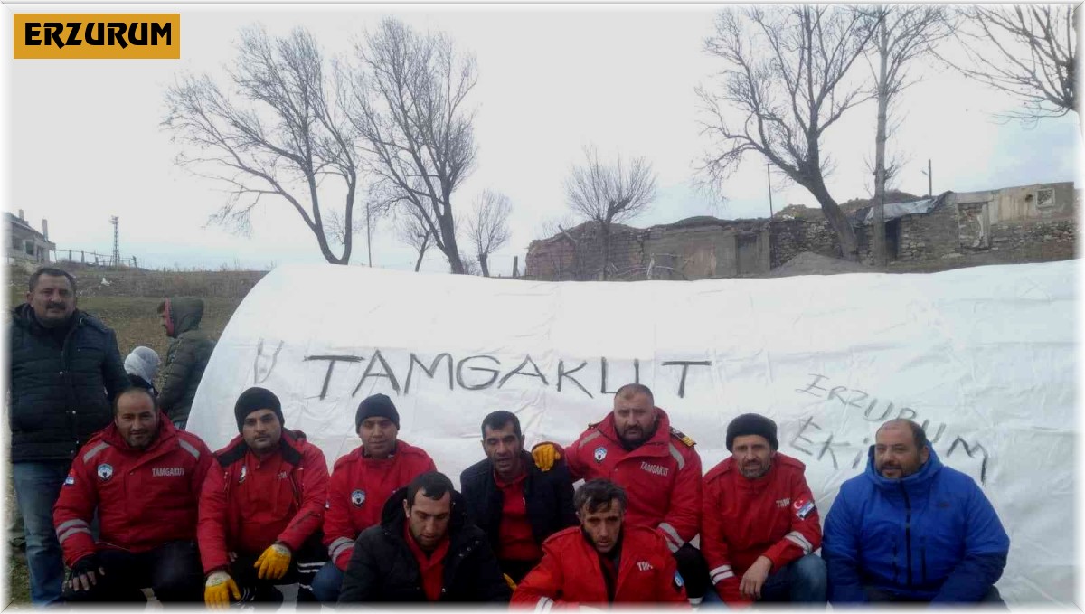 Erzurum'da depremzedeler için seyyar ahırlar kuruldu